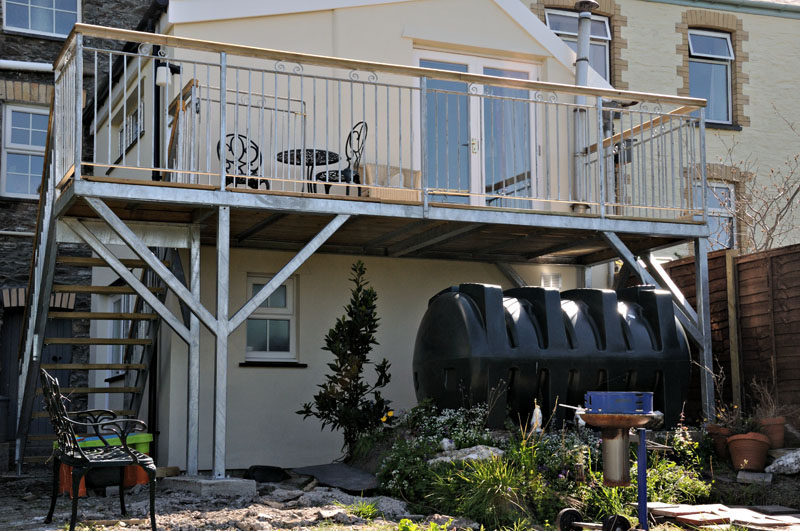 Tre-Taliesin: balcony.